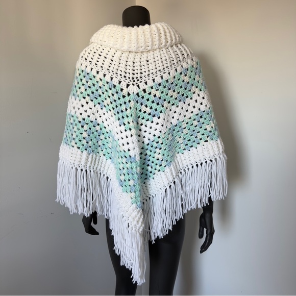 Handmade crochet poncho white blue granny square with fringe - Picture 4 of 4